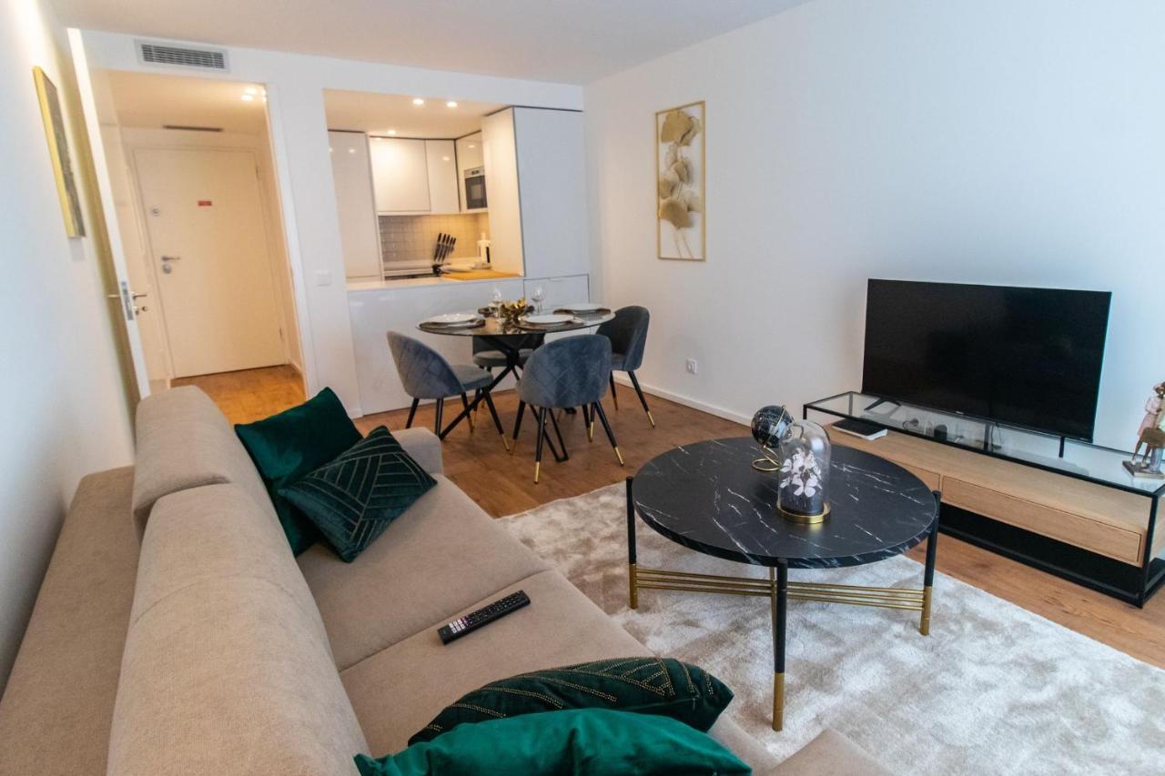 Stunning Apartment W/ Free Parking By Lovelystay بورتو المظهر الخارجي الصورة